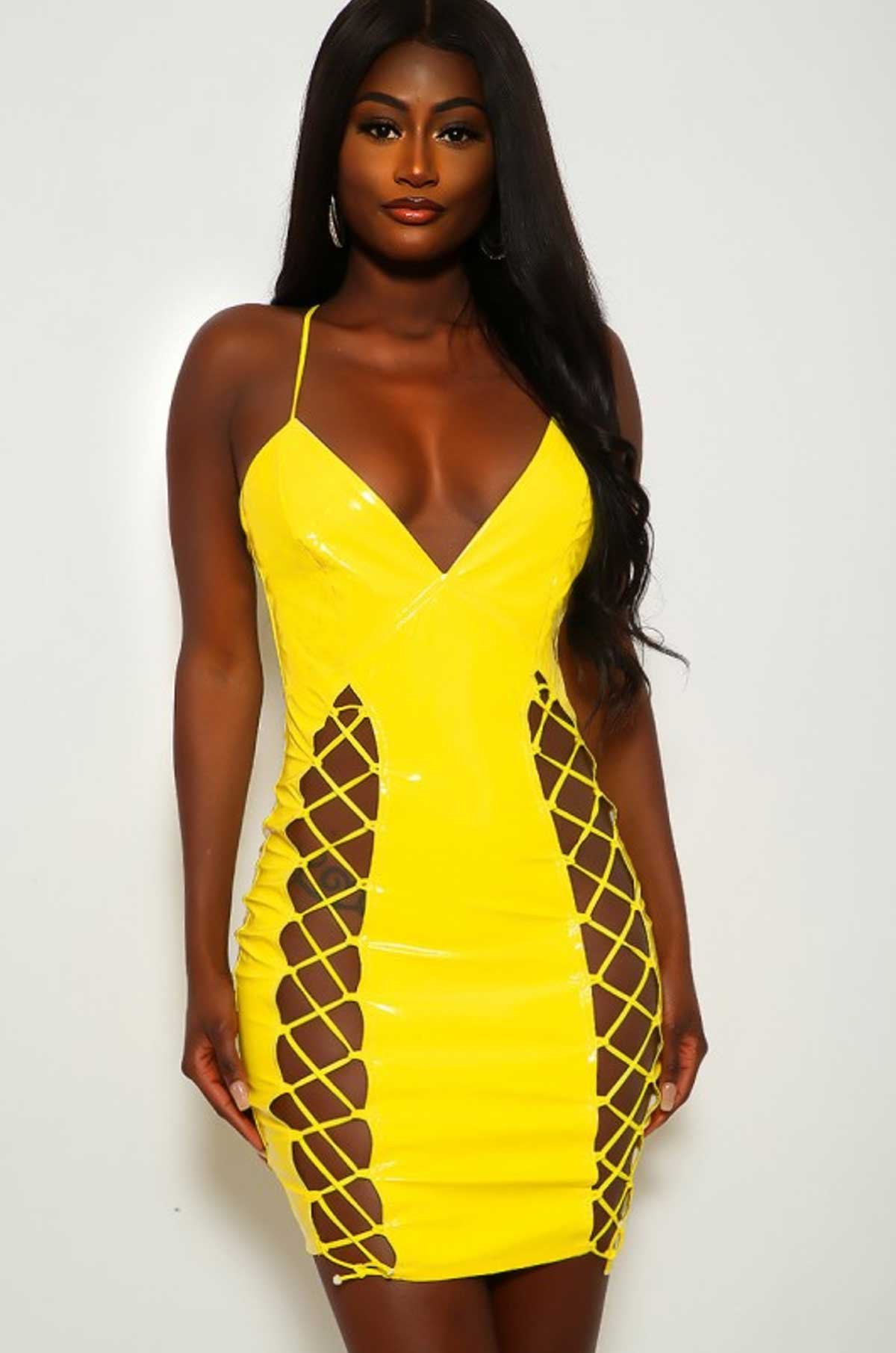 A yellow body-con dress would look so pretty: