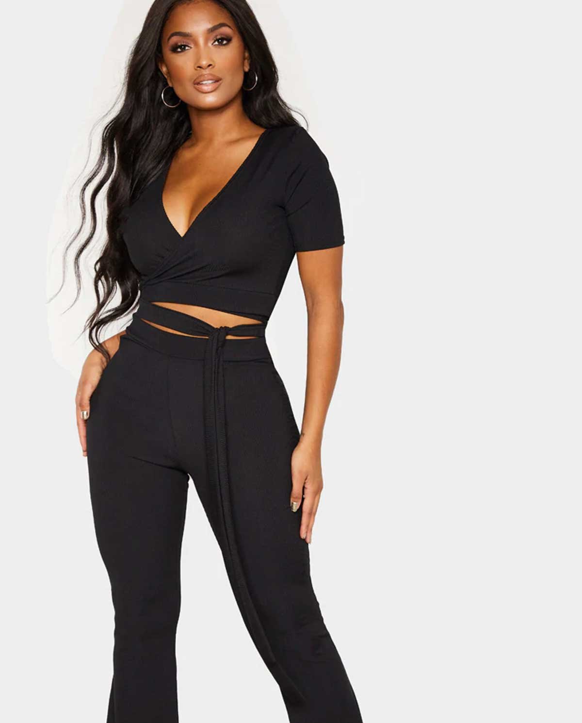 Formal pant with flares at the end and a basic top