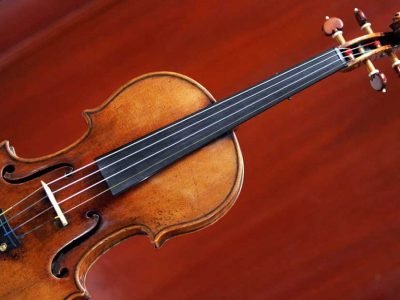 violin produce a rich and brilliant tone