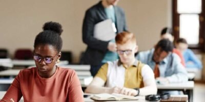 How Students Can Stay Organized Between Semesters