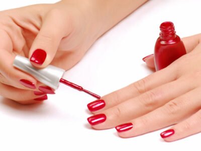How to Apply Nail Polish Like a Pro (No Streaks or Smudges!)